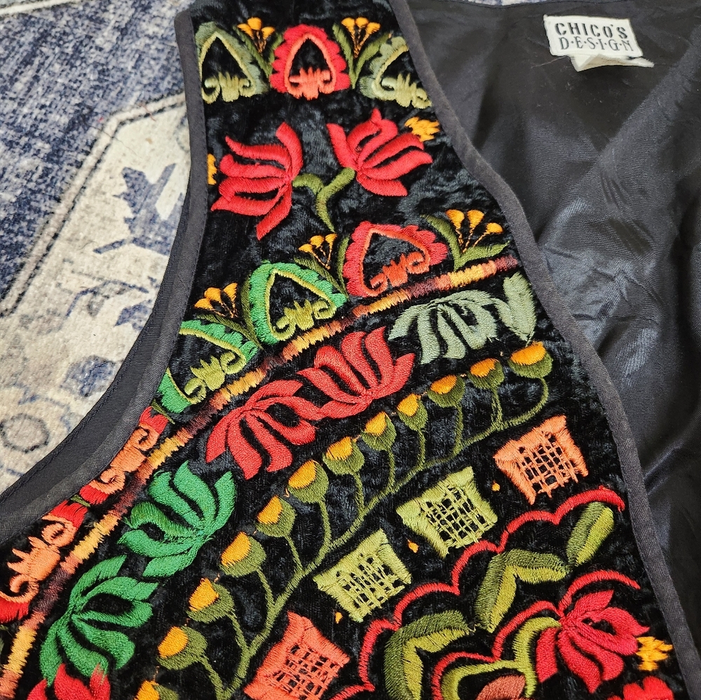 Chicos Vintage 90s embroidered Vest - Picture 2 of 5